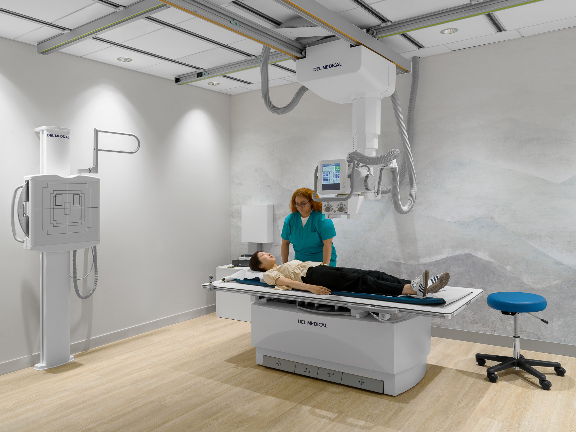 Montefiore Einstein Comprehensive Orthopedic & Spine Center patient with doctor